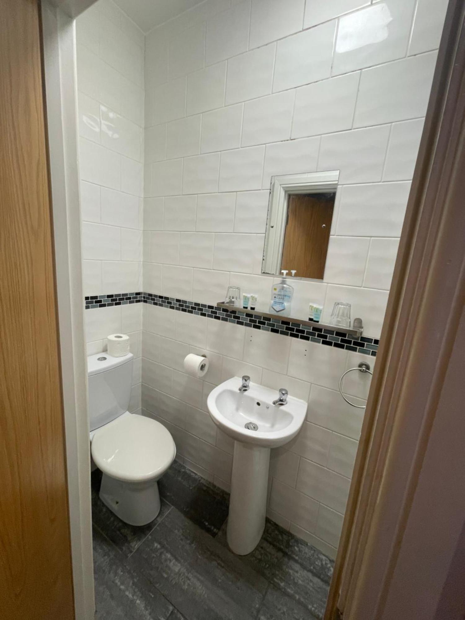 Abbey Guest House Milton Keynes Extérieur photo