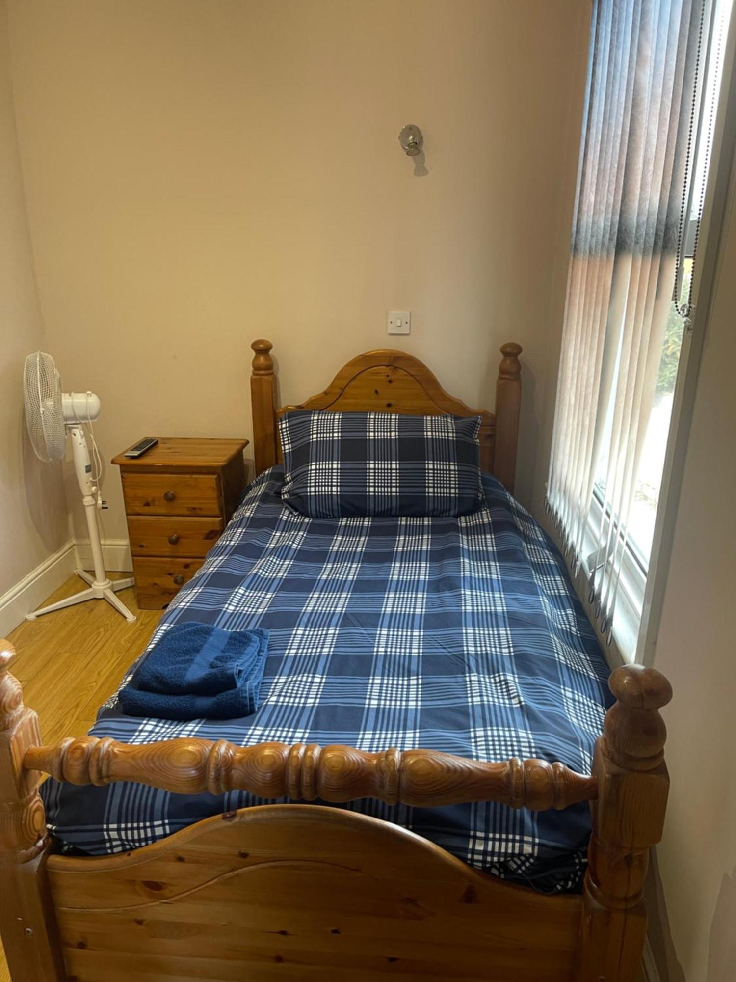 Abbey Guest House Milton Keynes Extérieur photo